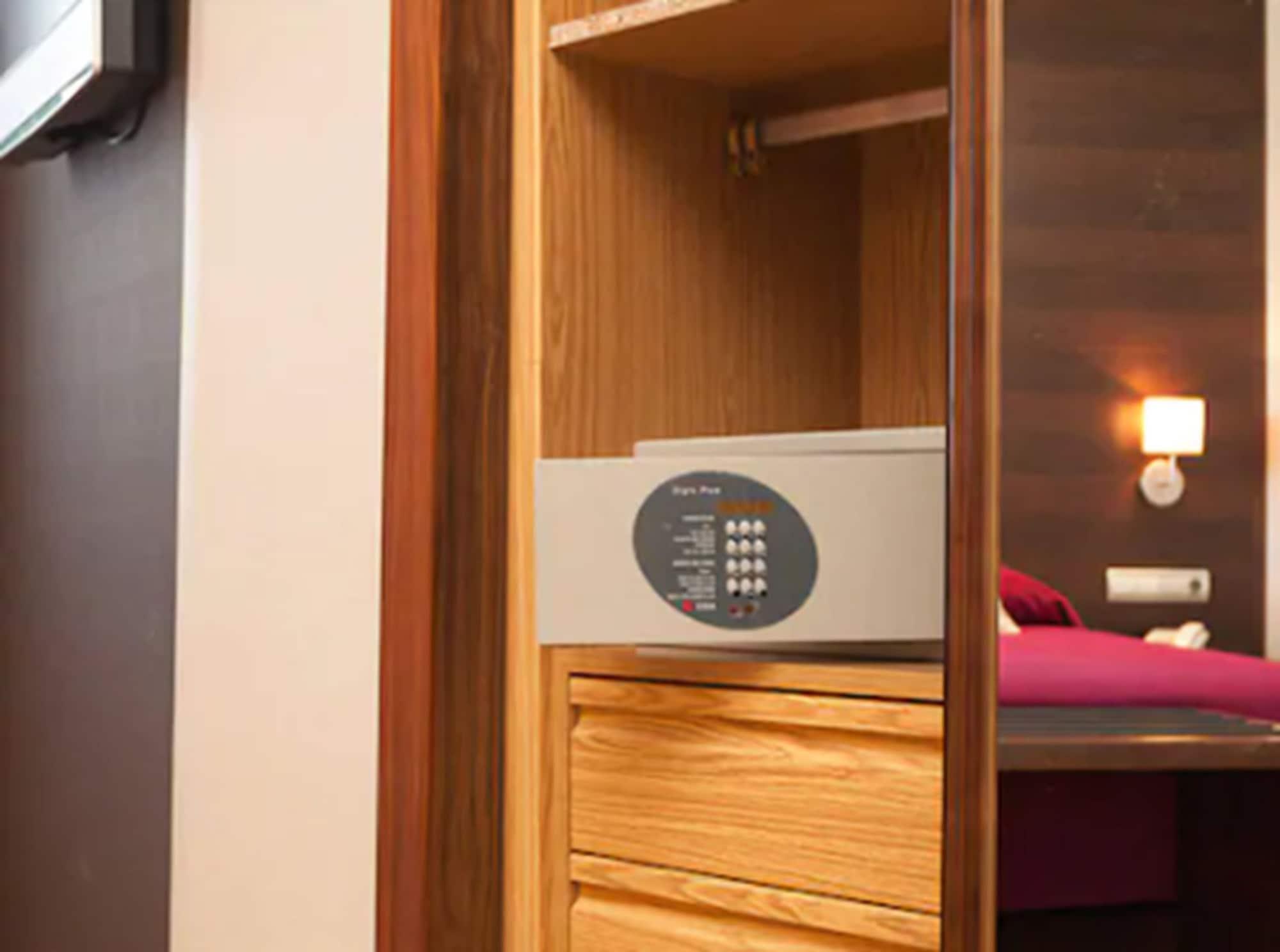 Hotel Fc Villalba Колладо-Виллалба Номер фото