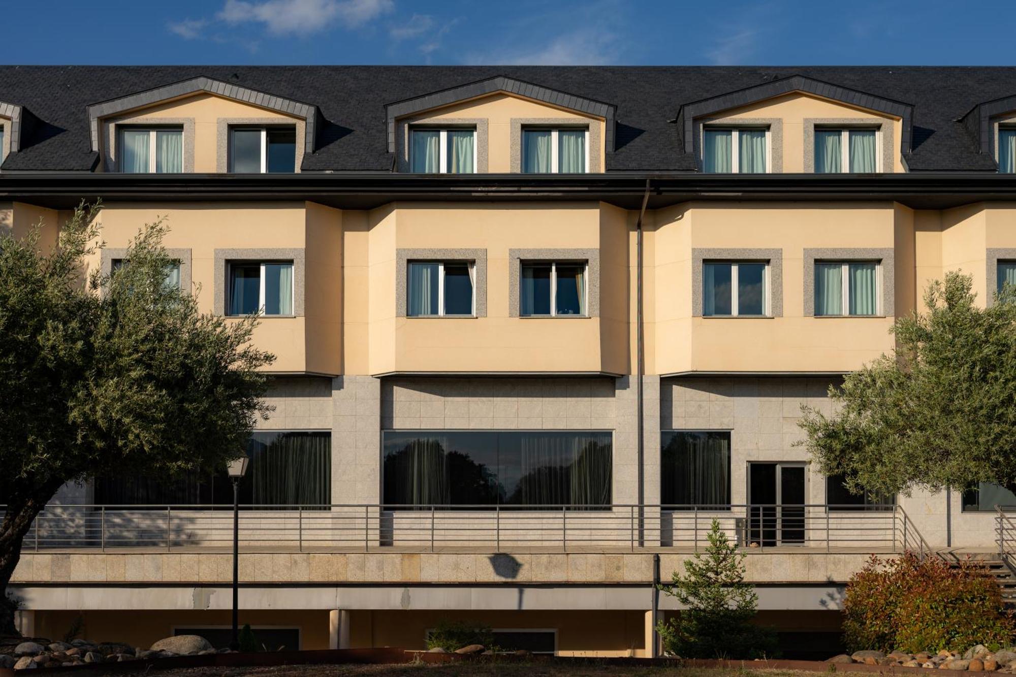 Hotel Fc Villalba Колладо-Виллалба Экстерьер фото