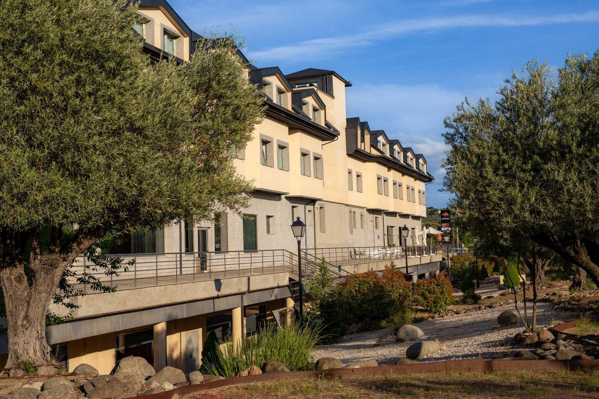 Hotel Fc Villalba Колладо-Виллалба Экстерьер фото